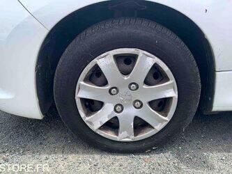 2012-peugeot-206-1463615-47890366