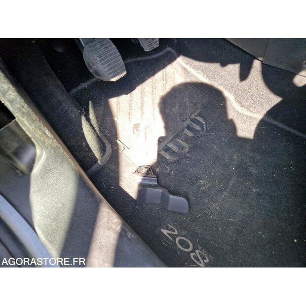 2019 Peugeot 208-47890473