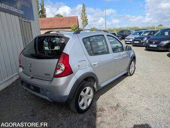 2009-dacia-sandero-1463620-47890505