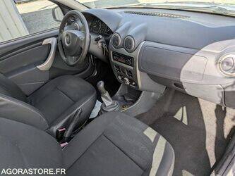 2009-dacia-sandero-1463620-47890507