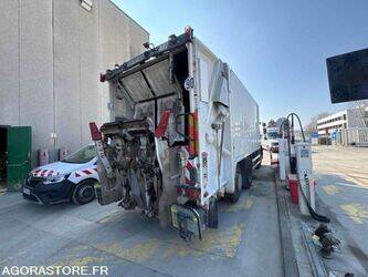 2012-renault-premium-1463623-47890575