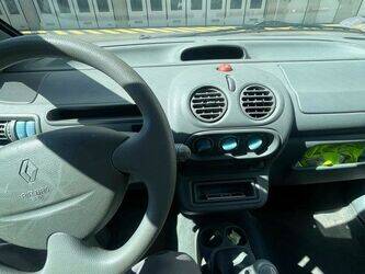 2006-renault-twingo-1463628-47890682