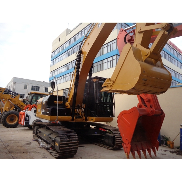 2025 Caterpillar 320D-47909890