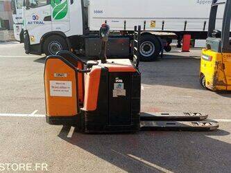 صورة ل Electric Pallet Truck تويوتا LPE240