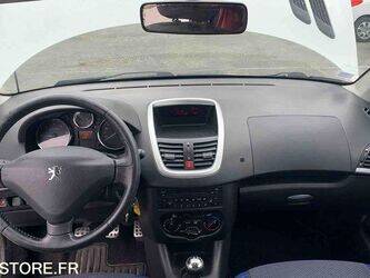 2012-peugeot-206-1464117-47911774