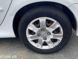 2012-peugeot-206-1464117-47911788