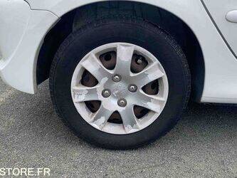 2012-peugeot-206-1464117-47911796