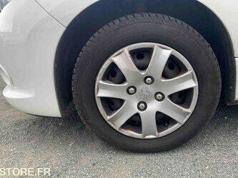 2012-peugeot-206-1464125-47912178