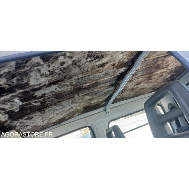 2003 Suzuki Samurai-47912258