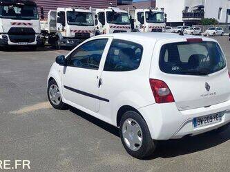 2011-renault-twingo-1464135-47912473