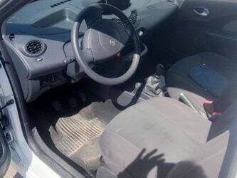 2011-renault-twingo-1464135-47912477
