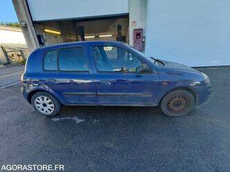 2004-renault-clio-1464139-47912530
