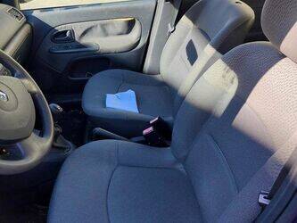 2004-renault-clio-1464139-47912535