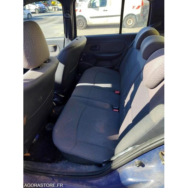 2004 Renault Clio-47912536