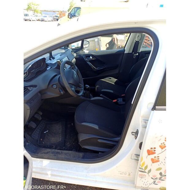 2015 Peugeot 208-47912698