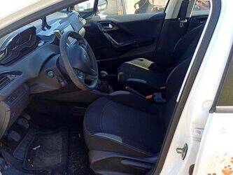 2015-peugeot-208-1464145-47912698