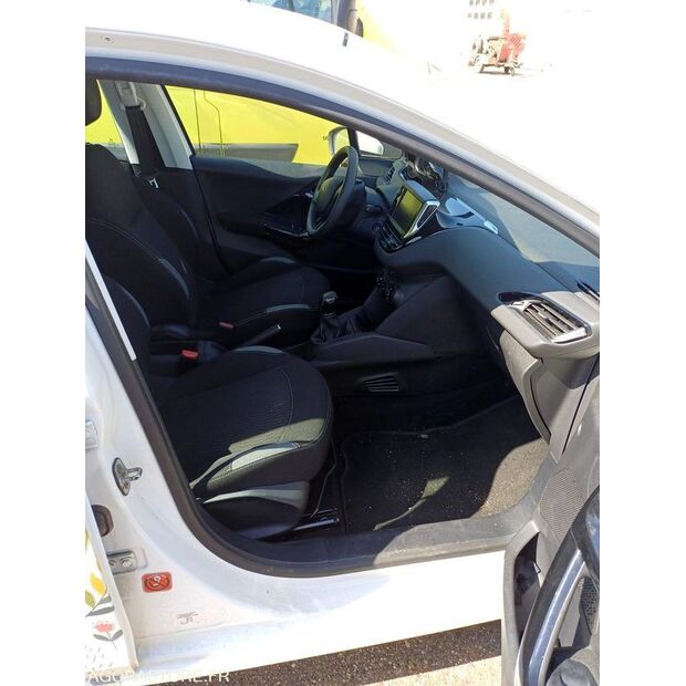 2015 Peugeot 208-47912699