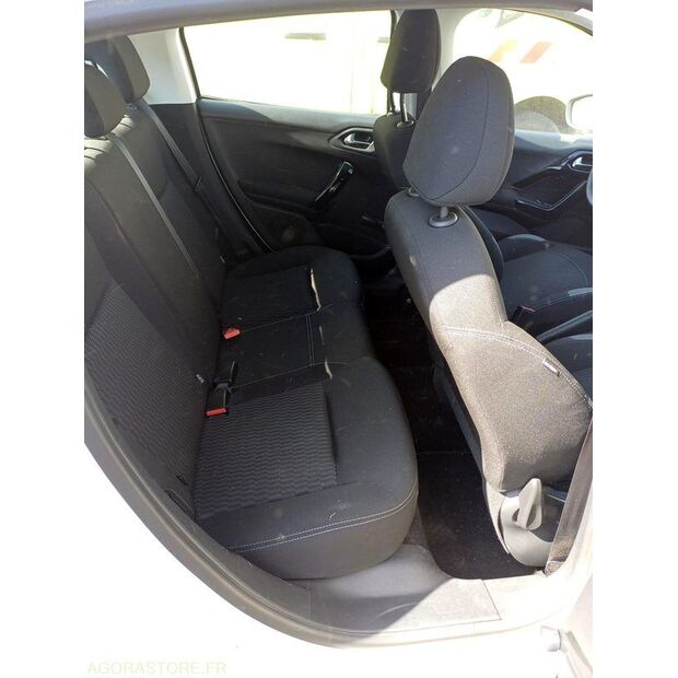 2015 Peugeot 208-47912700