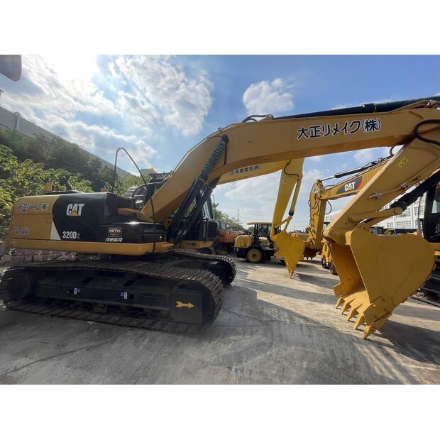 2025 Caterpillar 320D2-47912777