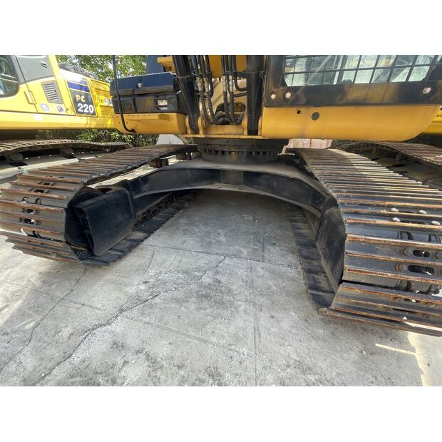 2025 Caterpillar 320D2-47912779