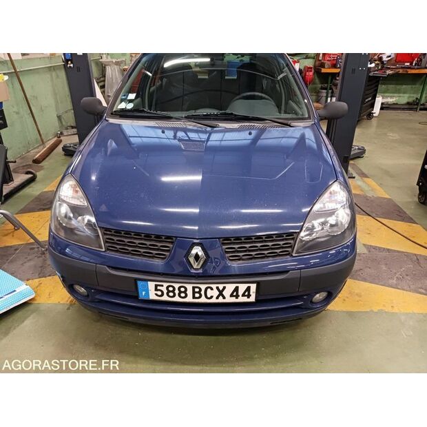 2003 Renault Clio-47913354