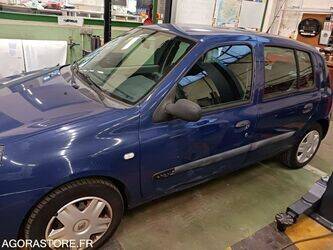 2003-renault-clio-1464176-47913355