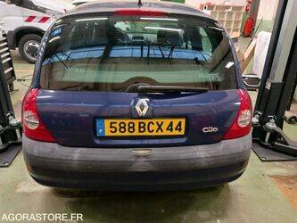 2003-renault-clio-1464176-47913356