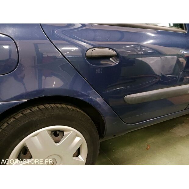 2003 Renault Clio-47913357