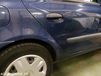 2003-renault-clio-1464176-47913357
