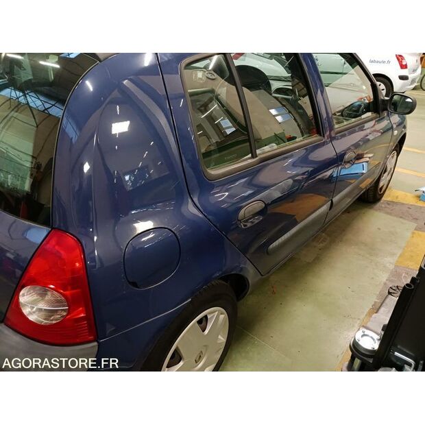 2003 Renault Clio-47913358