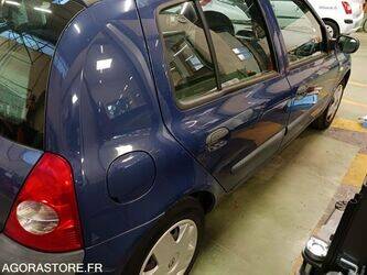 2003-renault-clio-1464176-47913358