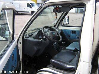2012-piaggio-porter-1464182-47913578
