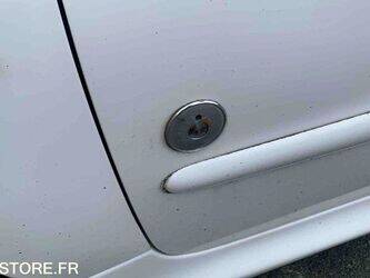2012-peugeot-206-1464184-47913632