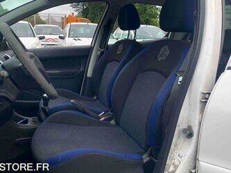 2012-peugeot-206-1464184-47913638