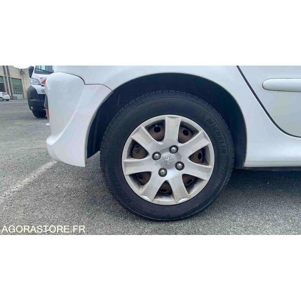 2012 Peugeot 206-47913641