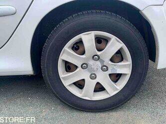 2012-peugeot-206-1464184-47913648