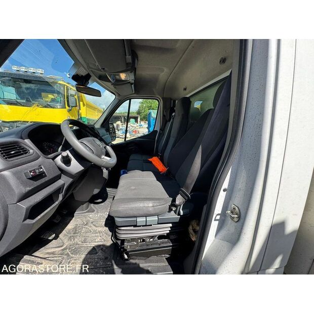 Renault Master-47913695