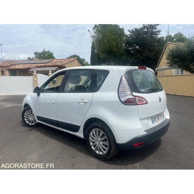 2010 Renault Megane-47914049