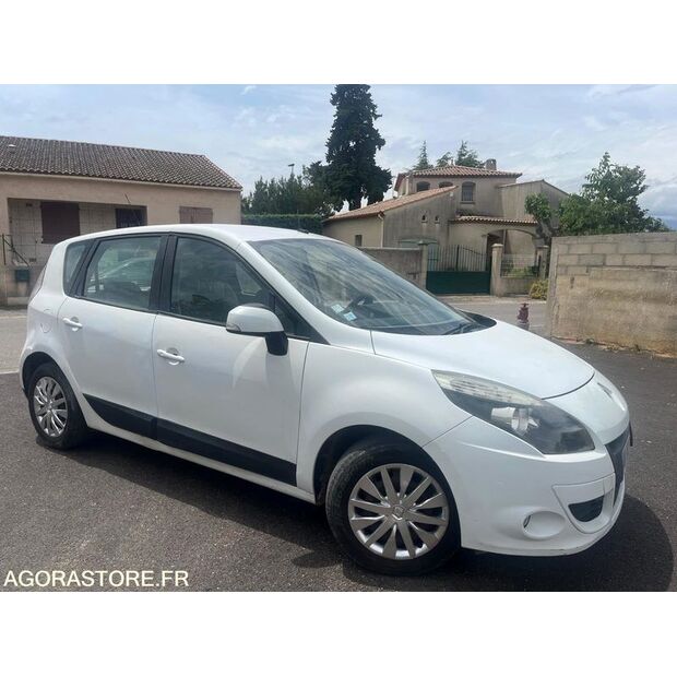 2010 Renault Megane-47914053