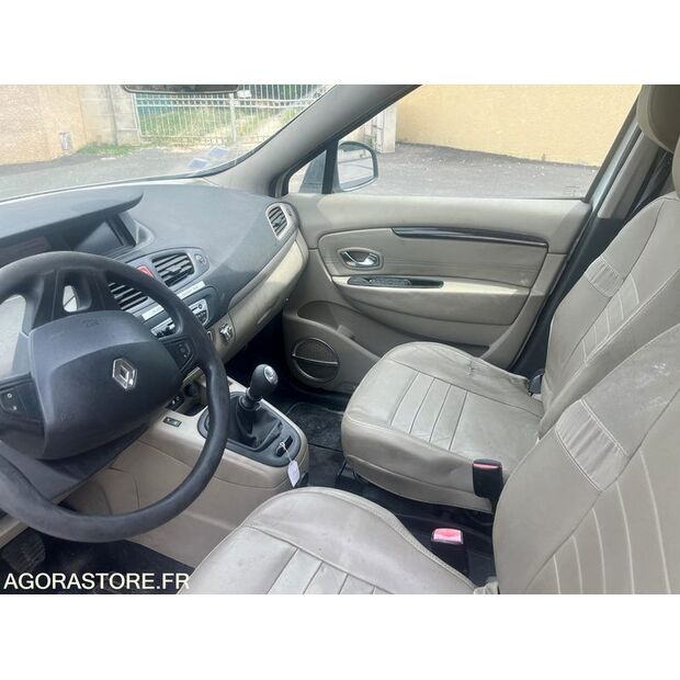 2010 Renault Megane-47914056