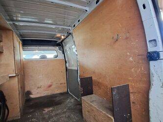 2010-renault-master-1463566-47914262