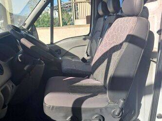 2010-renault-master-1463566-47914278