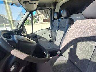 2010-renault-master-1463566-47914280