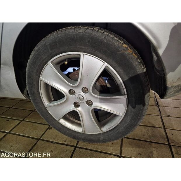 2014 Renault Clio-47914339
