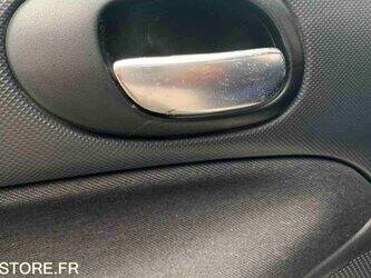 2012-peugeot-206-1463599-47914772