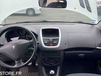 2012-peugeot-206-1463599-47914814