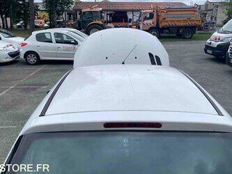 2012-peugeot-206-1463599-47914828