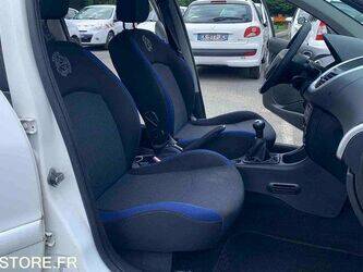 2012-peugeot-206-1463615-47915103