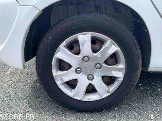 2012-peugeot-206-1463615-47915110