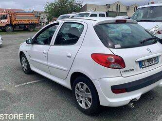 2012-peugeot-206-1463615-47915114